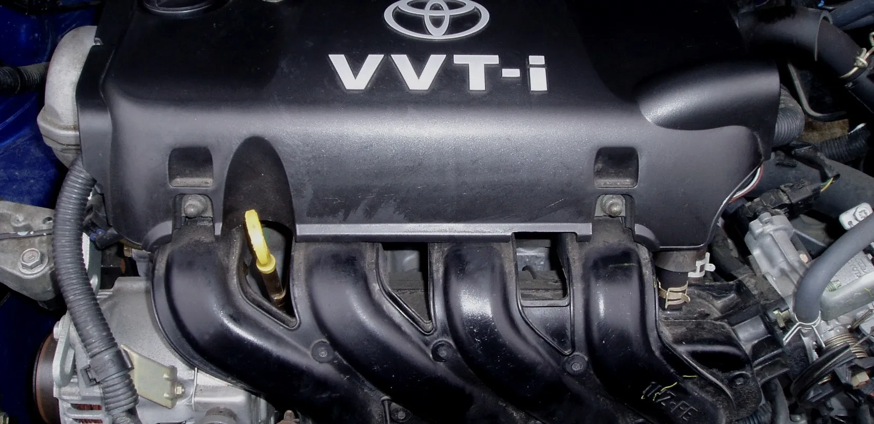Toyota 1NZ-FE engine — model reference photo (installed unit)