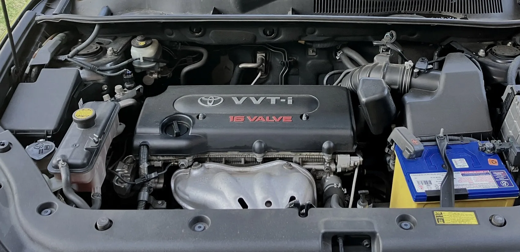 Toyota 2AZ-FE — Gasoline · 2.4L (Reference photo)
